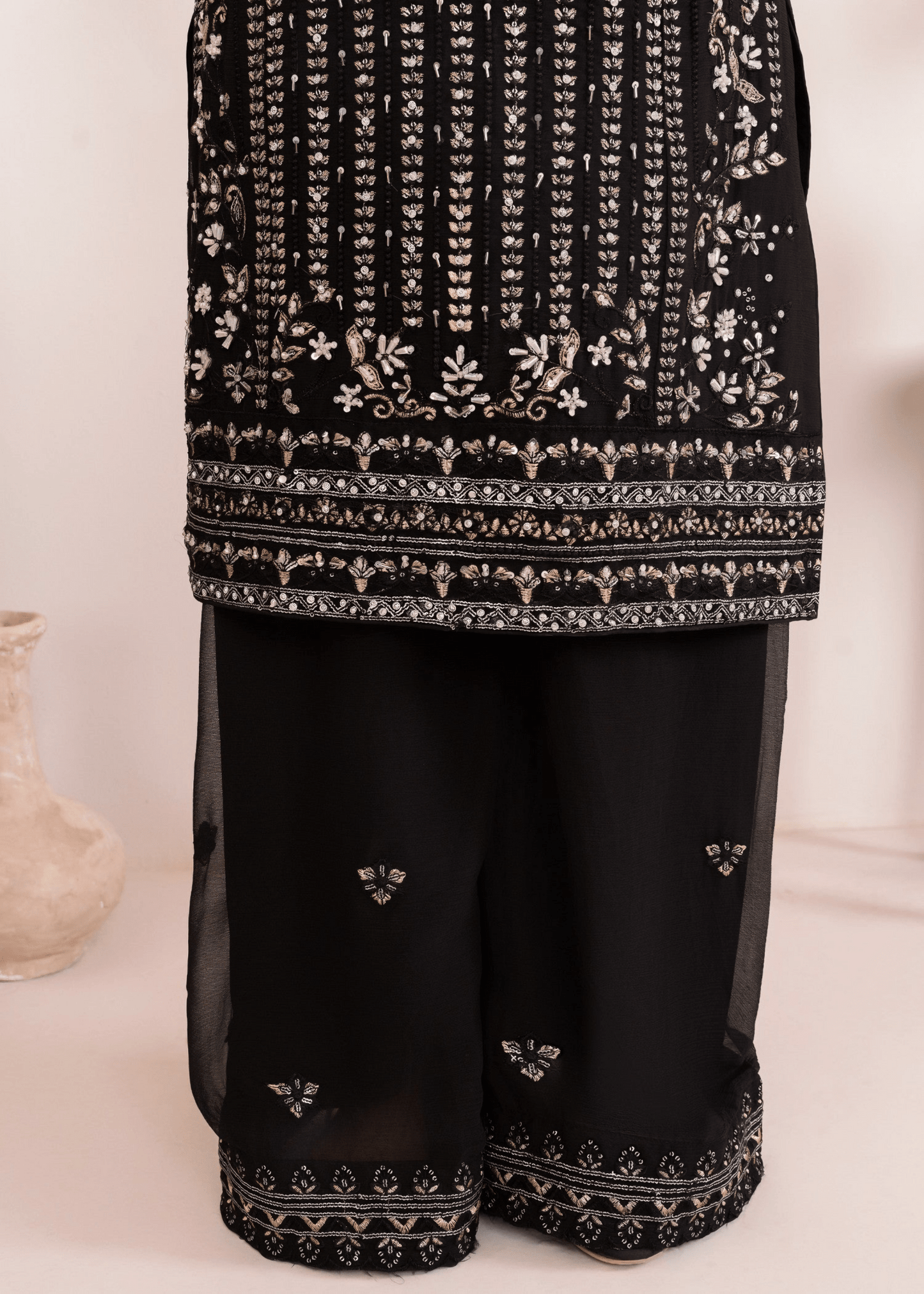 Mah - e - Mehr - Black Embroidered Chiffon Kurta Set - Qalbi Loom