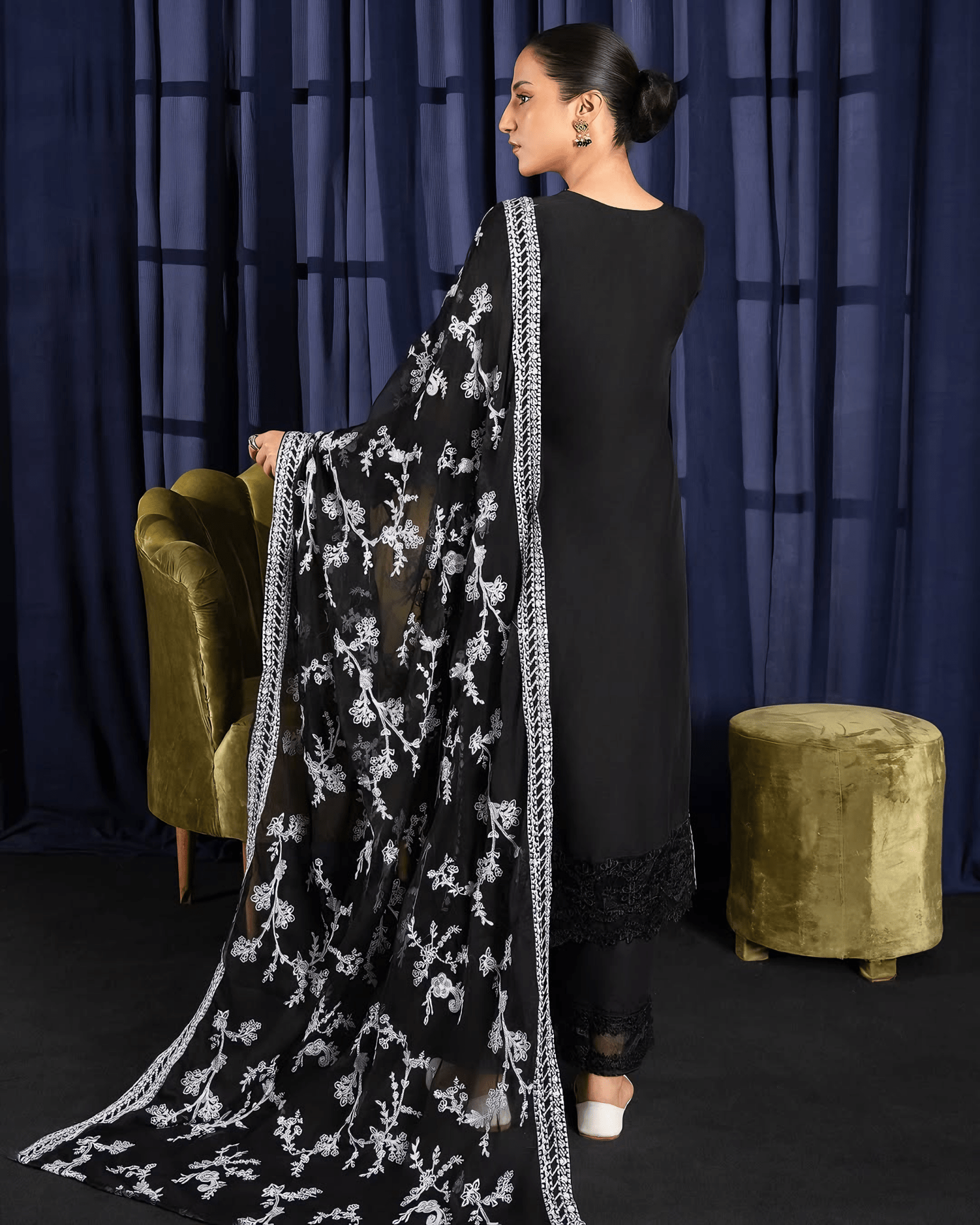Noor - e - Siyah – Black Embroidered Chiffon Kurta Set - Qalbi Loom